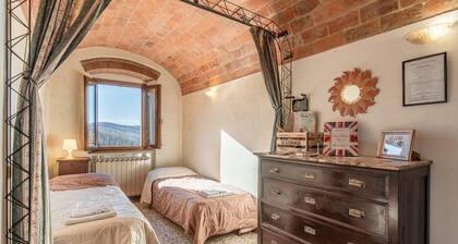 Apartment 'Casa Claire' with Mountain View, Private Terrace and Private Garden