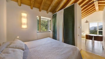 1 bedroom, bed sheets