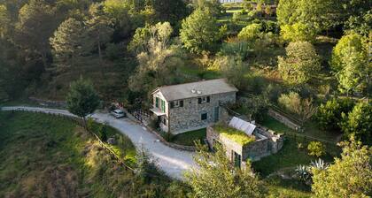 Appartement 'Il Mulino - Appartamento Terra' avec vue sur la montagne, jardin partagé et balcon