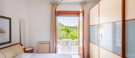 3 makuuhuonetta, silitysrauta/-lauta, ilmainen Wi-Fi, vuodevaatteet