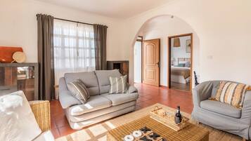 4 slaapkamers, een strijkplank/strijkijzer, gratis wifi, beddengoed