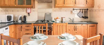 Villa 'Da Olides - T3 and Studio' with Mountain View, Balcony and Wi-Fi