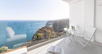 Apartment 'Los Acantilados' with Sea Views, Shared Pool and Wi-Fi