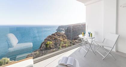 Apartment 'Los Acantilados' with Sea View, Shared Pool and Wi-Fi