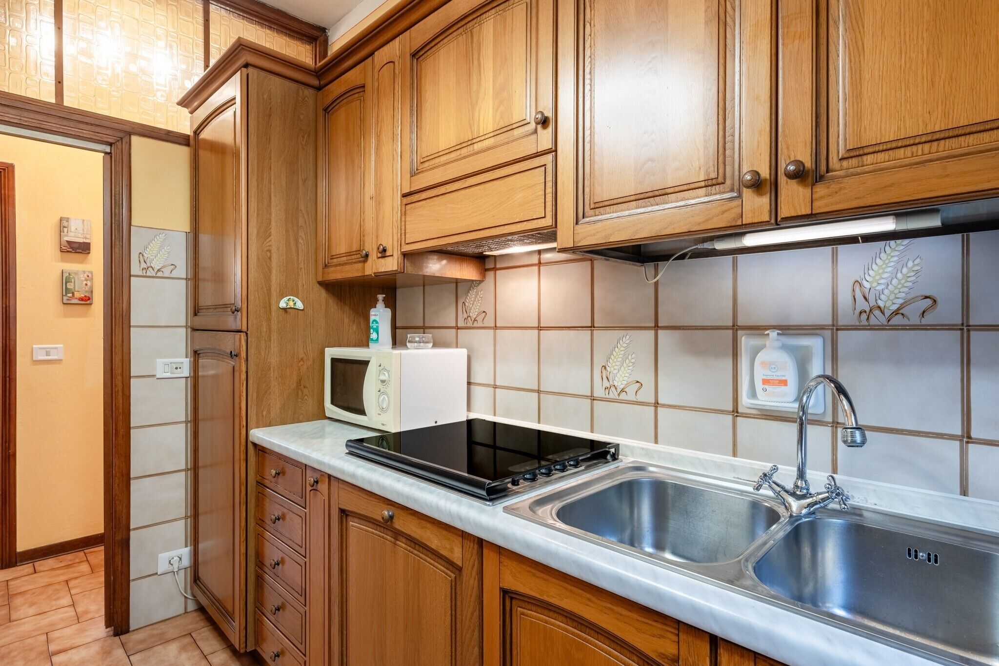 Geladeira, micro-ondas, fogão, cooktop