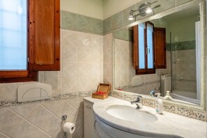 Bathtub, hair dryer, towels - Apartment 'Casa Gaia' with Mountain View (Prataccio)