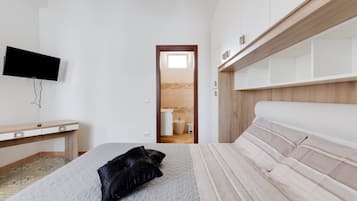 3 habitaciones, tabla de planchar con plancha, wifi y ropa de cama