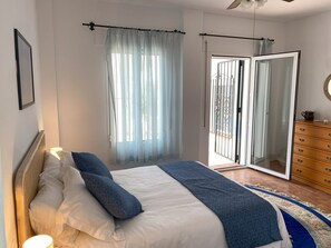 3 dormitorios, tabla de planchar con plancha, wifi gratis y ropa de cama