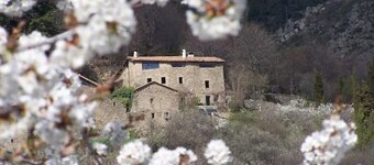 Holiday Home "Gîte De Chapelèche Châtaigniers 7 P" with Private Terrace and Wi-Fi