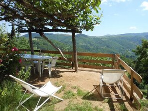 Outdoor dining - Vacation Home "Gîte De Chapelèche Châtaigniers 7 P" with Private Terrace & Wi-Fi (Gluiras)