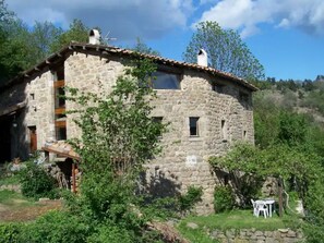 Exterior - Vacation Home "Gîte De Chapelèche Châtaigniers 7 P" with Private Terrace & Wi-Fi (Gluiras)