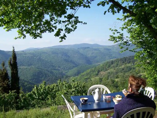 Landhaus "Gîte De Chapelèche Les Genêts 7 Pl" mit Bergblick, privater Terrasse und WLAN