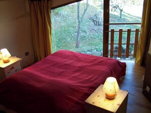 3 bedrooms, free WiFi - Cottage "Gîte De Chapelèche Les Genêts 7 Pl" with Mountain View, Private Terrace & Wi-Fi (Gluiras)