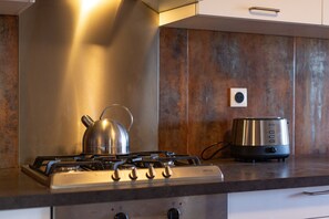 Fridge, microwave, oven, stovetop - Vacation Home "Gte De Chapelèche Les Glycines" with Private Terrace, Balcony & Wi-Fi (Gluiras)