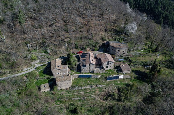 Exterior - Vacation Home "Gte De Chapelèche Les Glycines" with Private Terrace, Balcony & Wi-Fi (Gluiras)