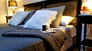 3 室のベッドルーム、WiFi (無料)、ベッドシーツ