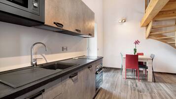 KylskÄp, mikrovÄgsugn, ugn och spishÀll