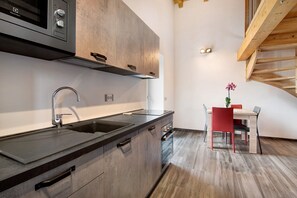 Fridge, microwave, oven, stovetop - Holiday Home 'Jack House' a few steps from the lake and with private parking (Domaso)