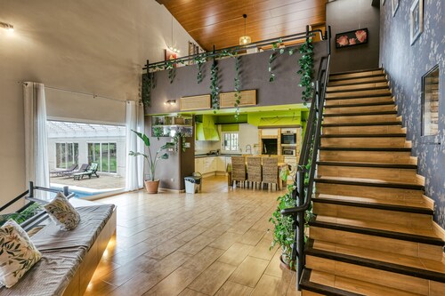 Chalet "Casa Nadia" with Mountain Views, Private Indoor Pool and Wi-Fi