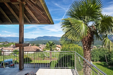 施設の敷地. Apartment 'Annenhof Spatz In Der Hand' with Mountain View, Shared Terrace and Wi-Fi