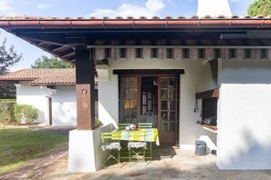 Outdoor dining - Lovely vacation home La kayola (Soorts-Hossegor)