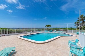 Pool - Whitney Beach 319 2brm beachfront (Longboat Key)