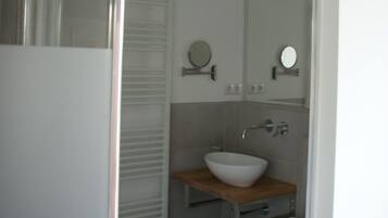 Haartrockner, Handtücher, Seife