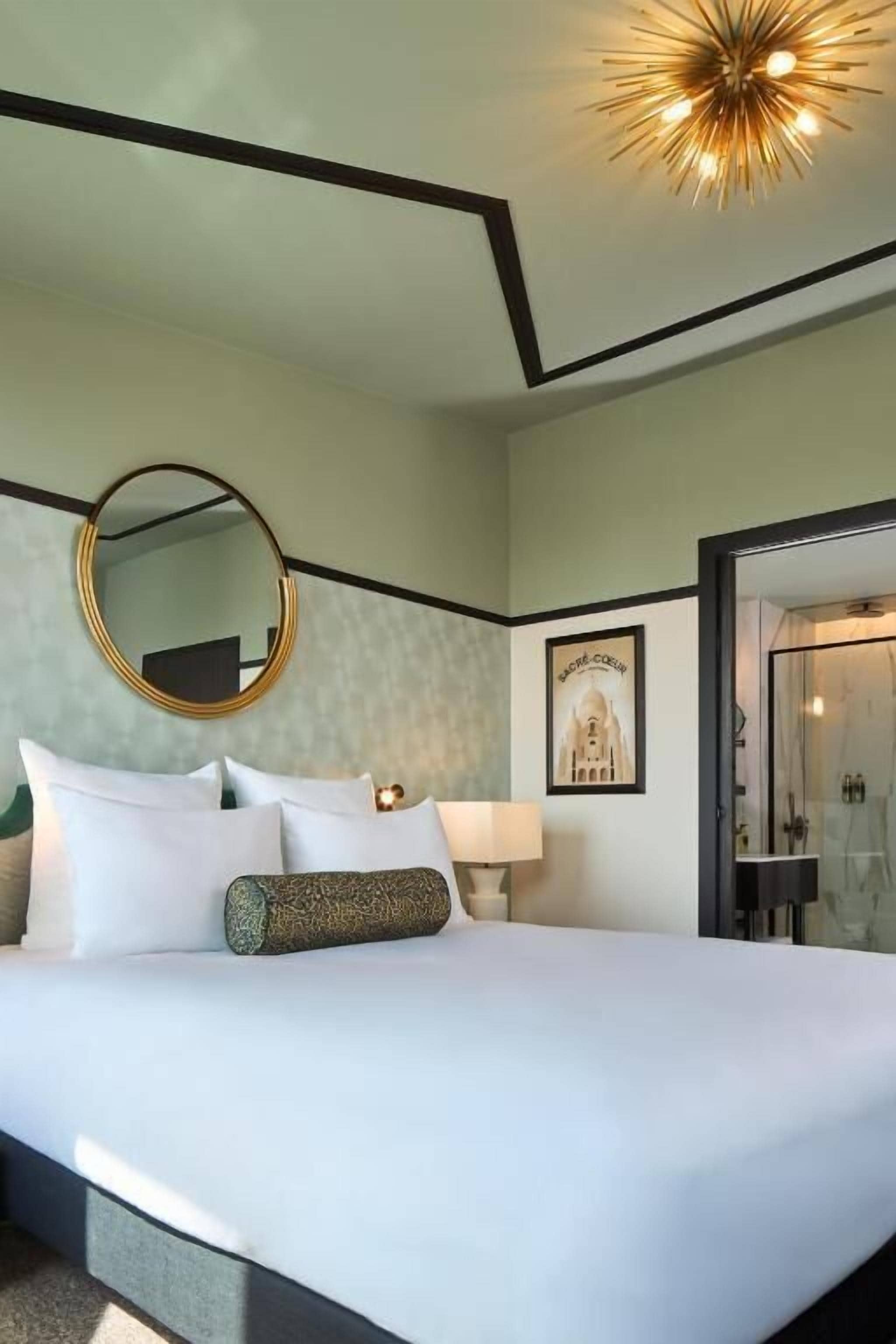 Premium Tour Eiffel | Premium bedding, minibar, in-room safe, desk