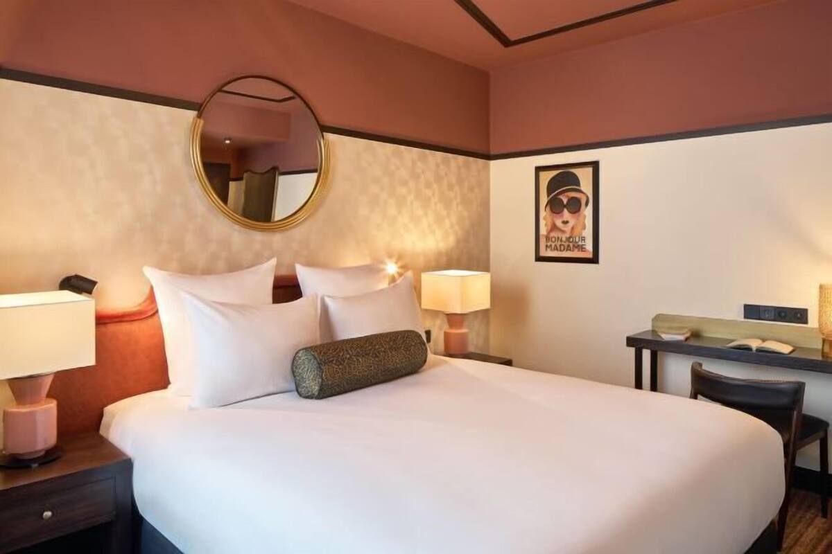 Ropa de cama de alta calidad y minibar 