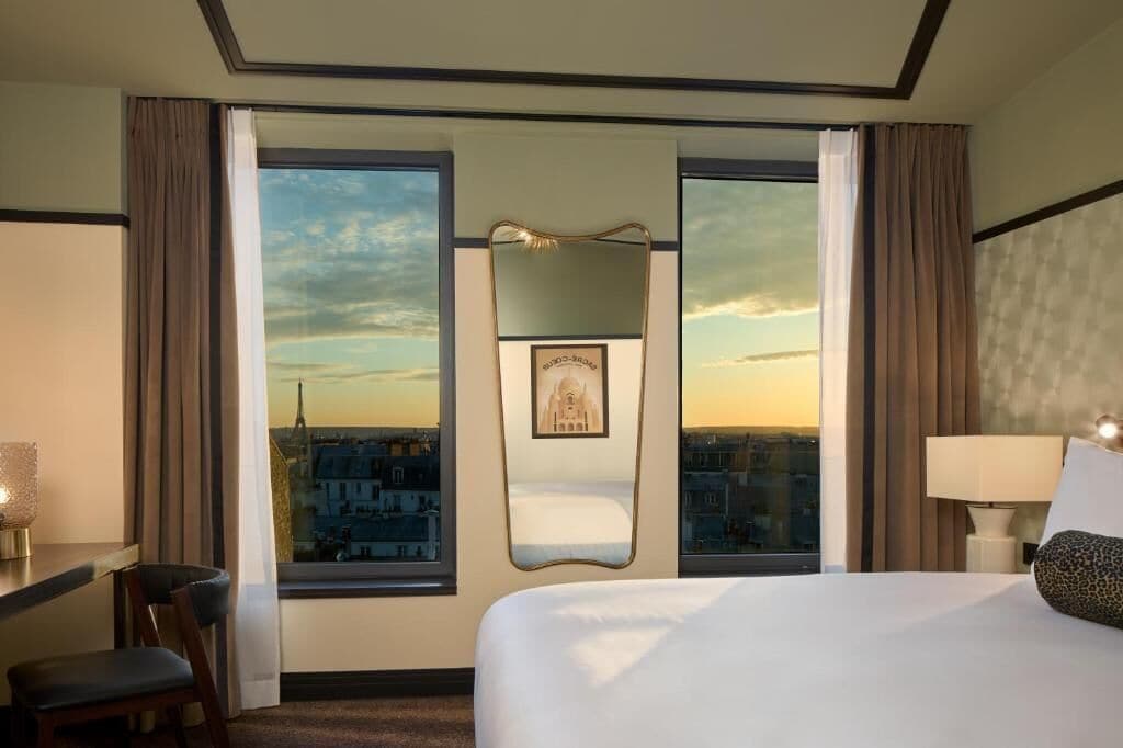 Premium Tour Eiffel | Roupas de cama premium, frigobar, cofres nos quartos, escrivaninha