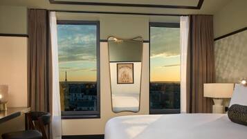 Premium Tour Eiffel | 1 bedroom, premium bedding, minibar, in-room safe