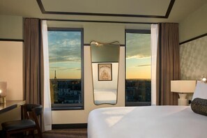Premium Tour Eiffel | 1 bedroom, premium bedding, minibar, in-room safe