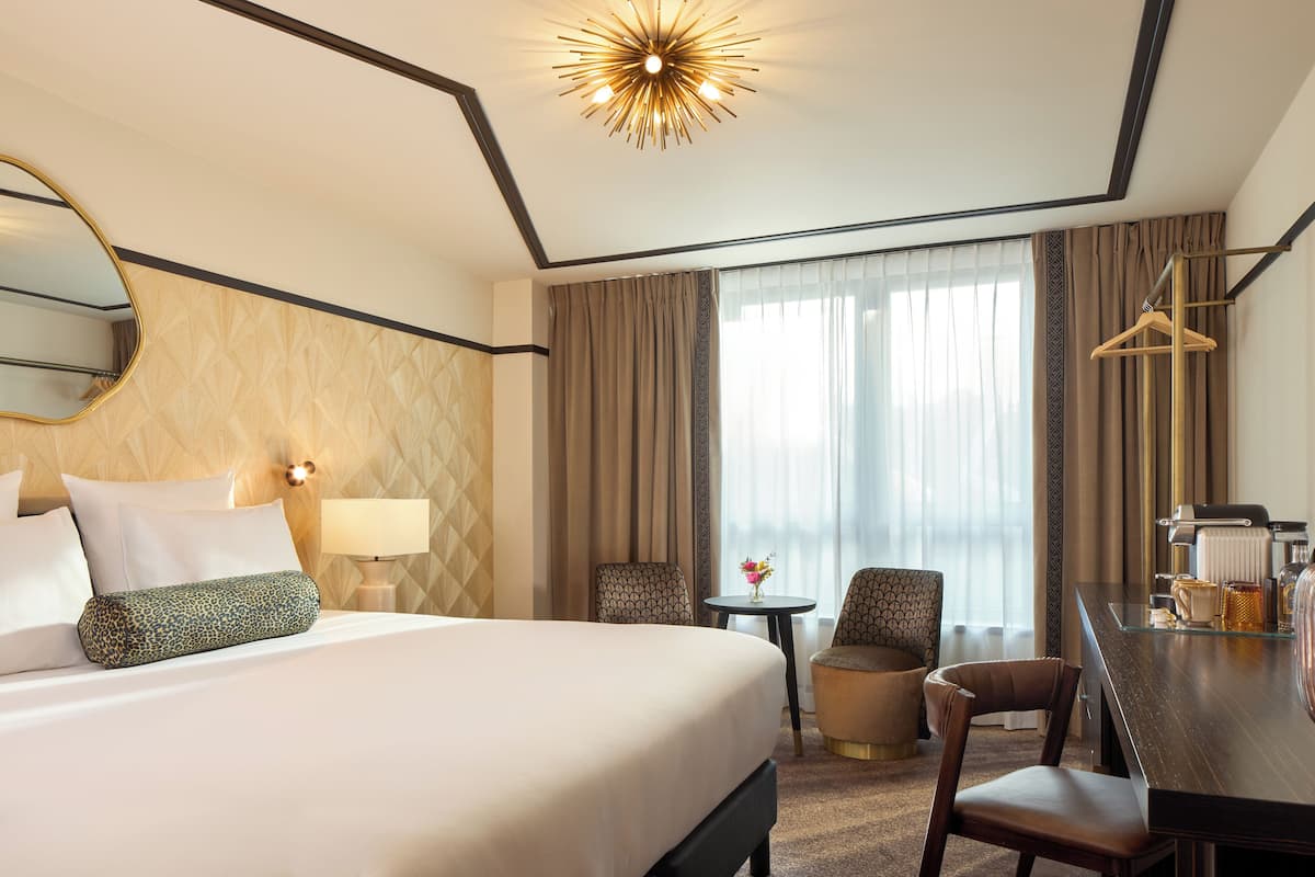 Ropa de cama de alta calidad y minibar 
