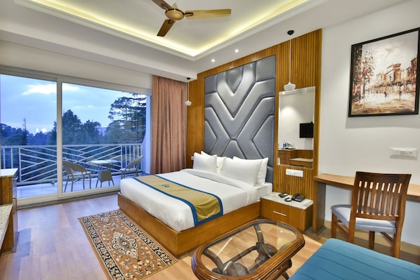 Luxury Suite | 2 bedrooms, iron/ironing board, free WiFi