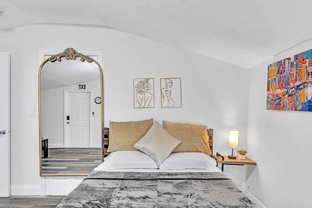 Iron/ironing board, travel crib, free WiFi, bed sheets
