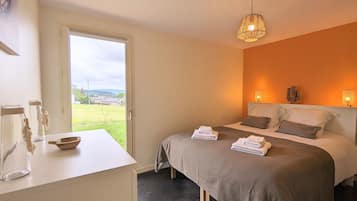 3 bedrooms, free WiFi, bed sheets