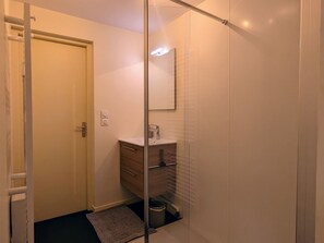 Towels - Renovated cottage with terrace, hiking and cultural activities in Haute-Loire (Le Mas-de-Tence)