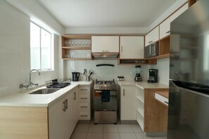 Fridge, microwave, oven, stovetop - w* | Perfect 3BR near Malecon in Barranco (Barranco)