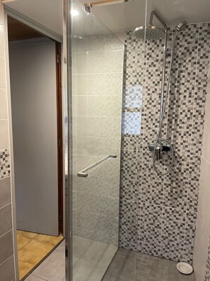Shower, toilet paper