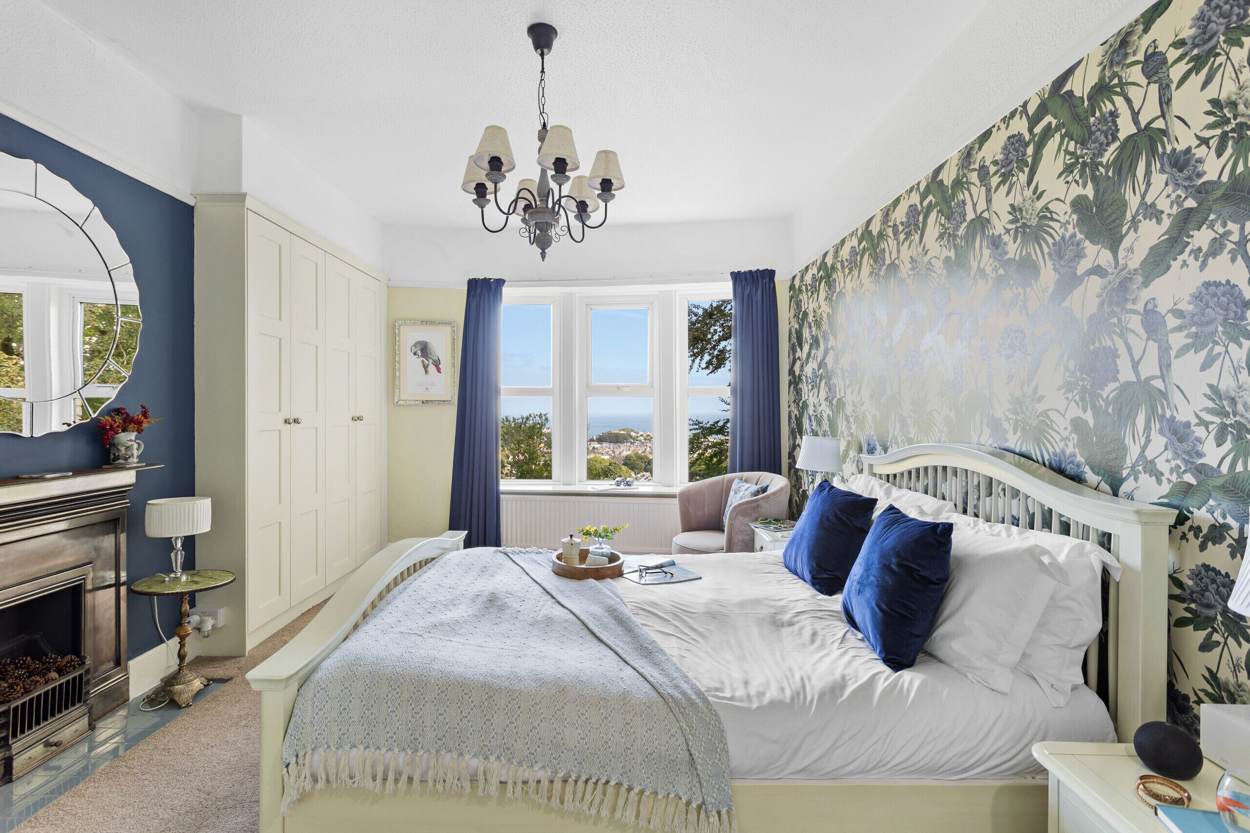 5 bedrooms, desk, iron/ironing board, travel cot