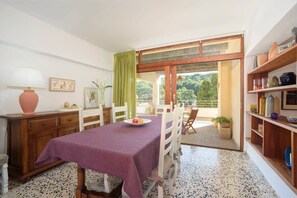 Dining - Apartment Vicente View - Close to the beach, central  (Cala Sant Vicenç)