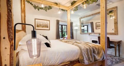 The Gilpin Farmhouse, Lake's Escape | Ridgestone