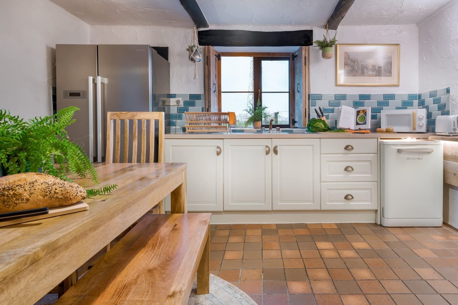 雪櫃、微波爐、焗爐、爐具