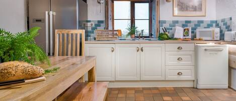 冰箱、微波炉、烤箱、炉灶