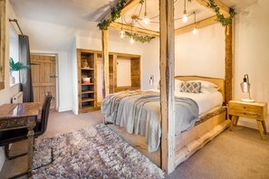 3 bedrooms, desk, free WiFi, bed sheets