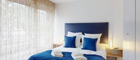 5 bedrooms, iron/ironing board, free WiFi, bed sheets