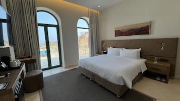 Premium bedding, in-room safe, individually decorated