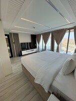 Chalé com design assinado, 1 cama King, terraço, vista para o mar | Roupas de cama premium, cofres nos quartos, cortinas blackout