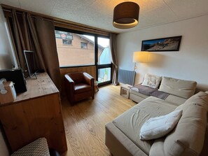 TV - 2-room apartment in Châtel, balcony, near cable car (Châtel)
