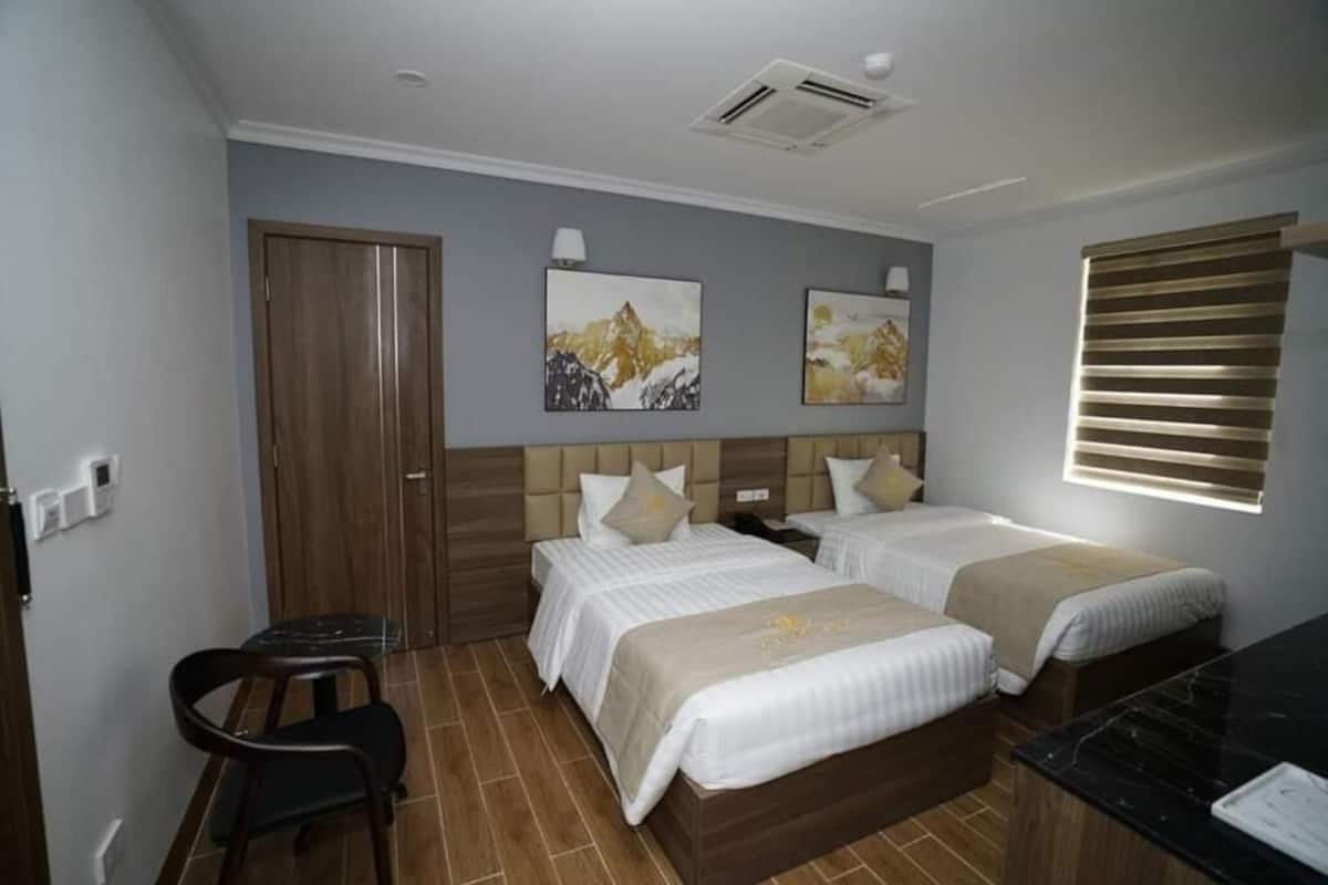 Business Double Room | In-room safe, desk, blackout drapes, soundproofing